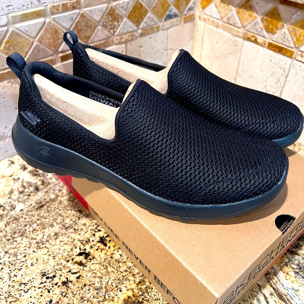 New in Box: Skechers Women Black Slip-On Shoes